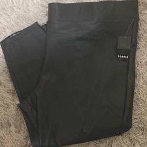 Faux leather cropped lattice legging